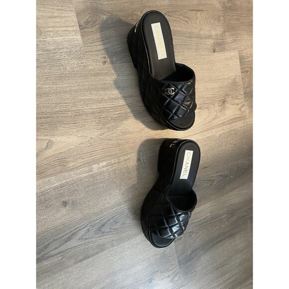 Chanel Leather Slides Interlocking CC Logo Women's Size 37 Black - Picture 3 of 10